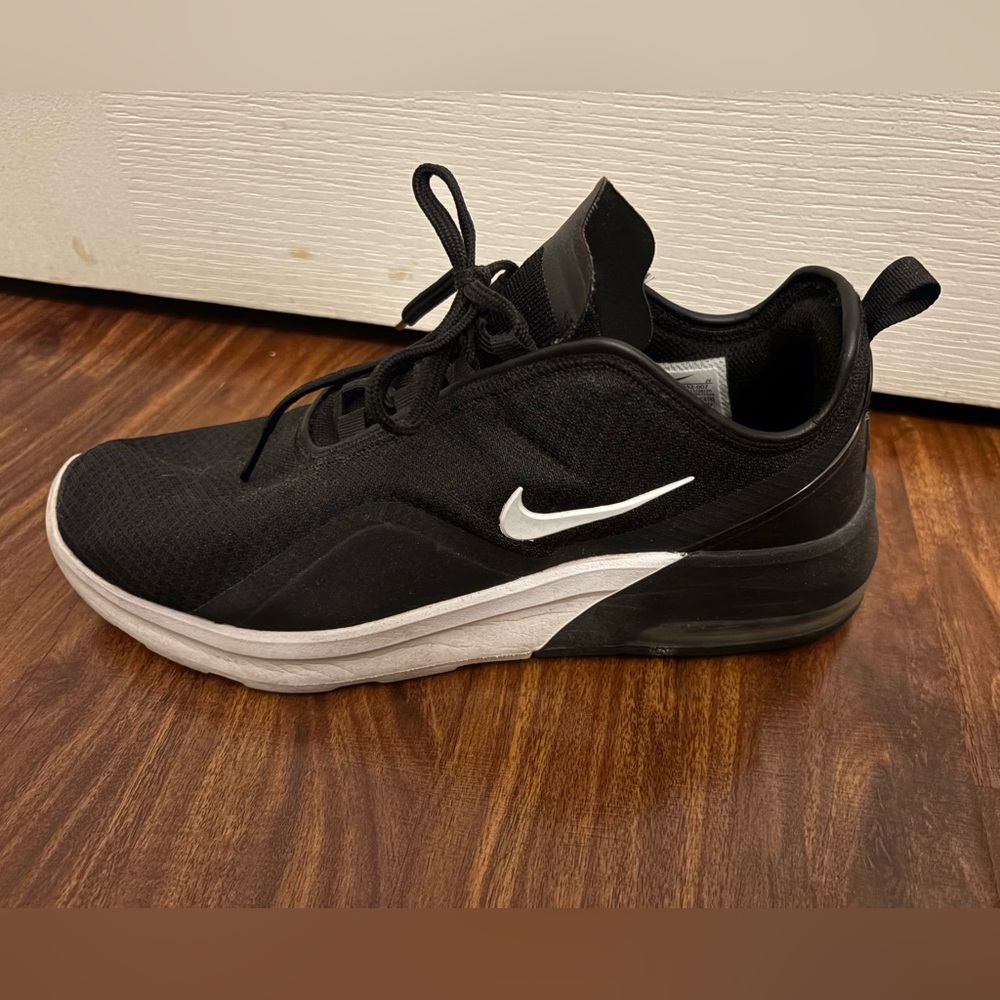 Nike Air Max Motion 2 Sneakers